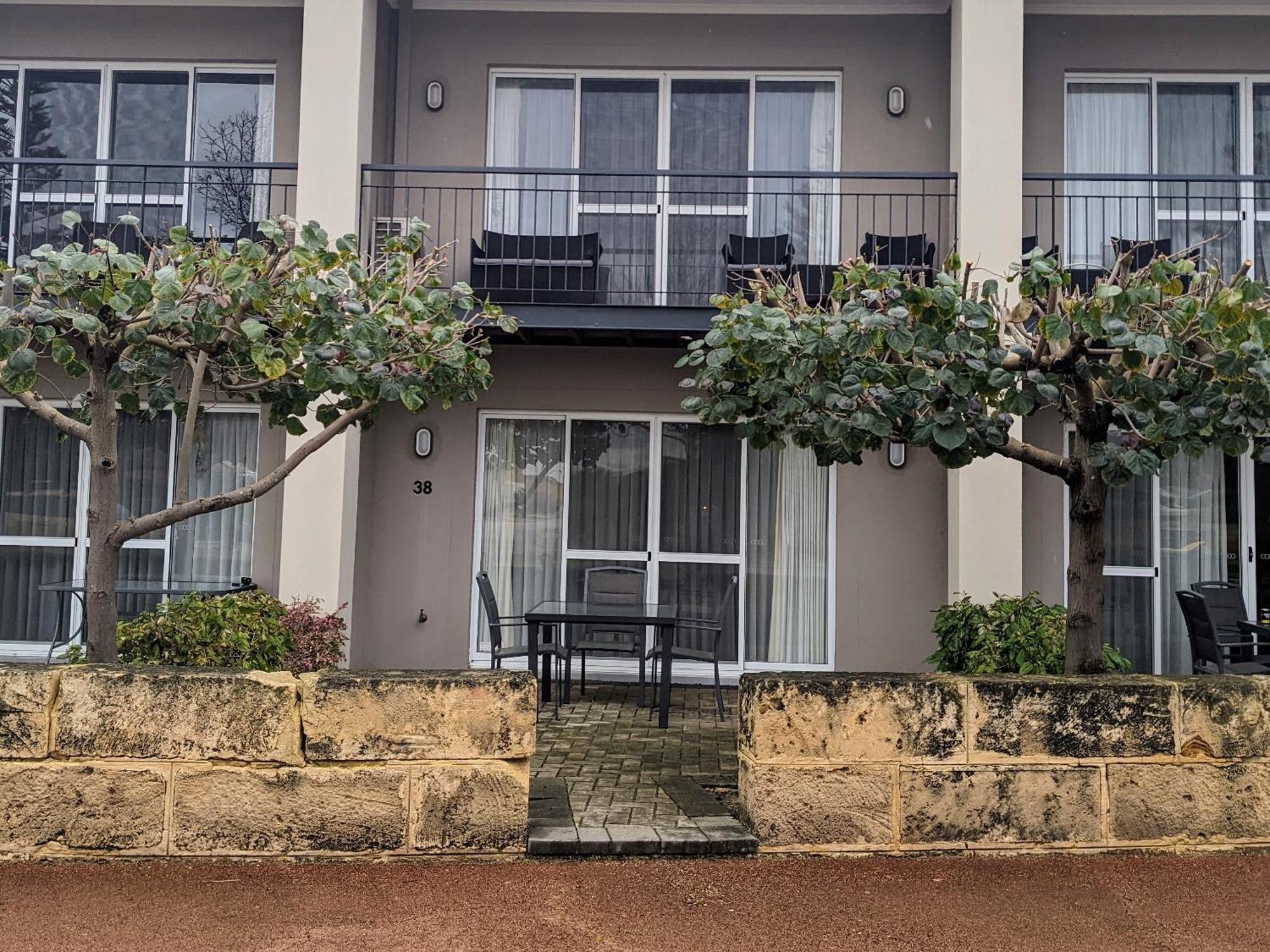 C 4* Mandurah