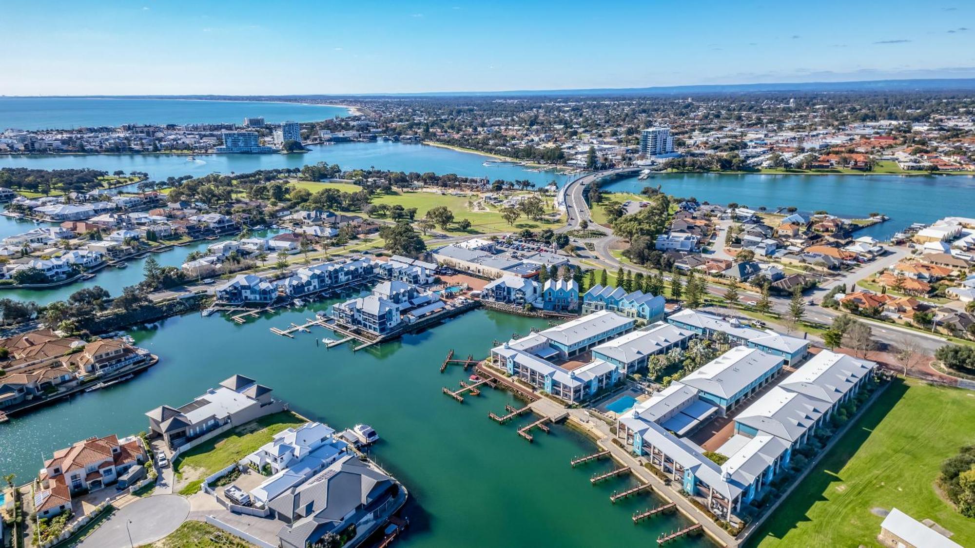 C 4* Mandurah